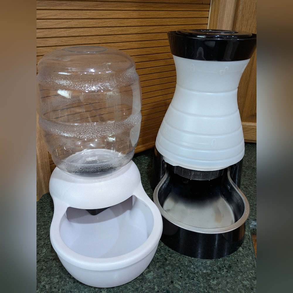 2 x Small animal 64oz water dispensers.